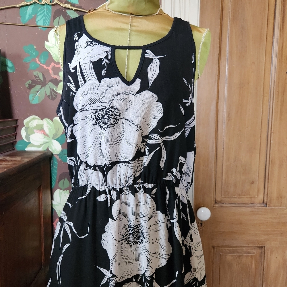 Truly Poppy Black & White Floral Maxi Dress | Size M | Sleeveless Elastic Waist - Picture 2 of 12